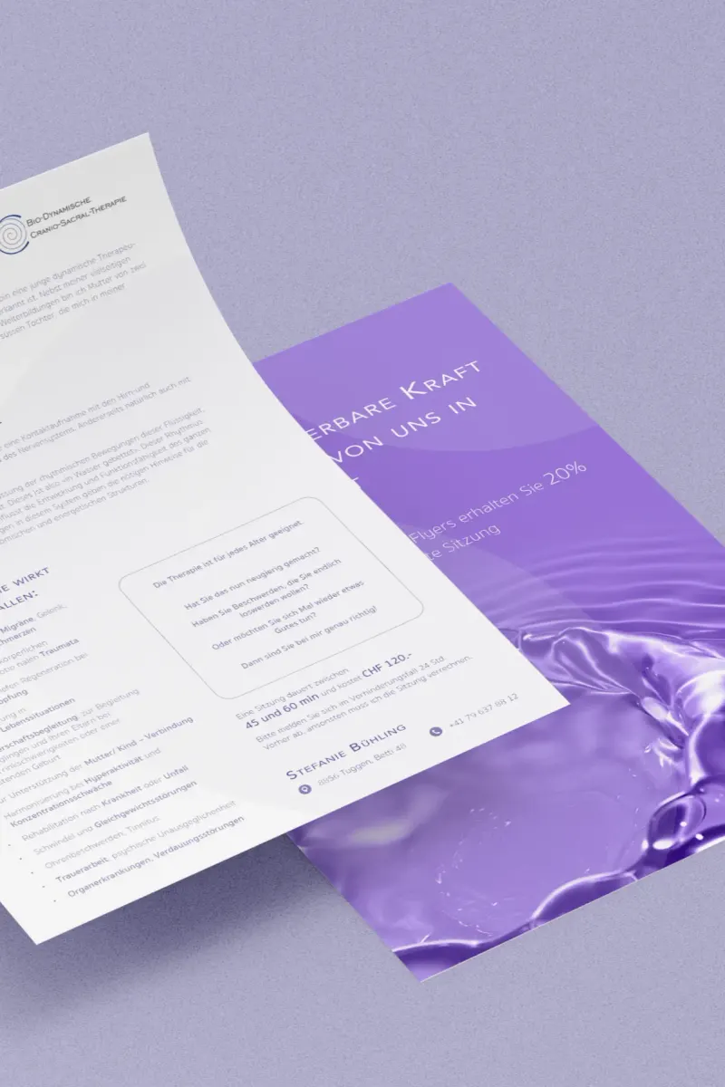 Mockup zweier A4-Flyer bzw. Plakate in Weiss und Violett