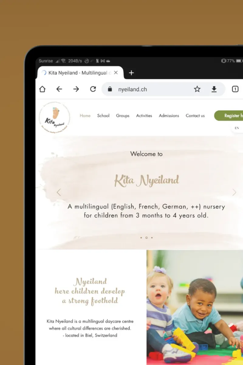 iPad-Mockup der Website der mehrsprachigen Kita Nyeiland
